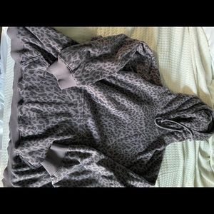American Eagle oversized boyfriend leopard hoodie - xxl
